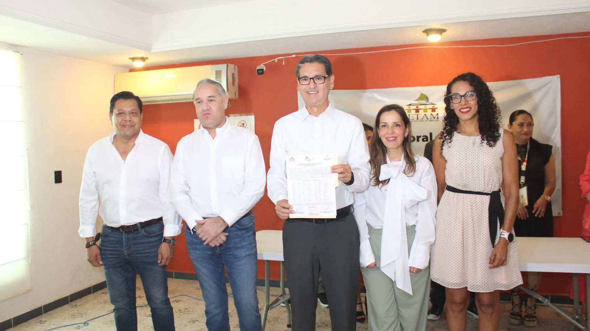 Erasmo González recibe constancia de mayoría como alcalde electo de Ciudad Madero